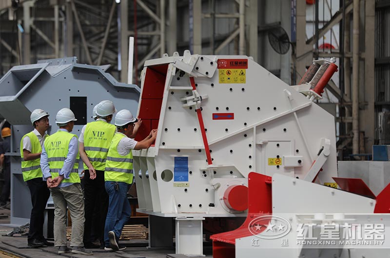 客户到厂选购反击式破碎机 客户到厂选购反击式破碎机